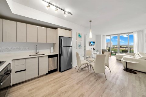 Купить кондоминиум в Халландейл-Бич, Флорида 2 спальни, 96.34м2, № 2066580 - фото 4