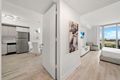 Купить кондоминиум в Халландейл-Бич, Флорида 2 спальни, 96.34м2, № 2066580 - фото 7