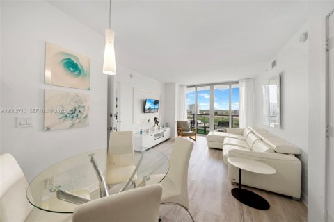 Купить кондоминиум в Халландейл-Бич, Флорида 2 спальни, 96.34м2, № 2066580 - фото 3