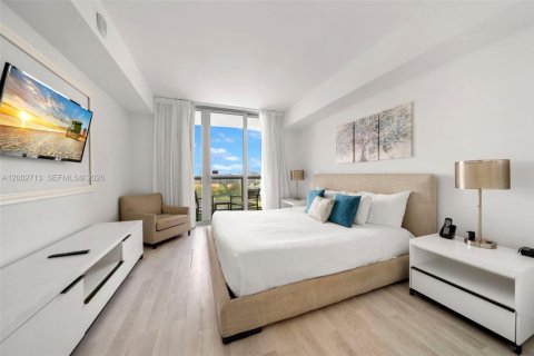 Купить кондоминиум в Халландейл-Бич, Флорида 2 спальни, 96.34м2, № 2066580 - фото 8