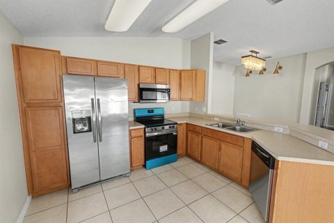 House in Mulberry, Florida 4 bedrooms, 164.07 sq.m. № 2220005 - photo 4