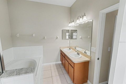 House in Mulberry, Florida 4 bedrooms, 164.07 sq.m. № 2220005 - photo 18