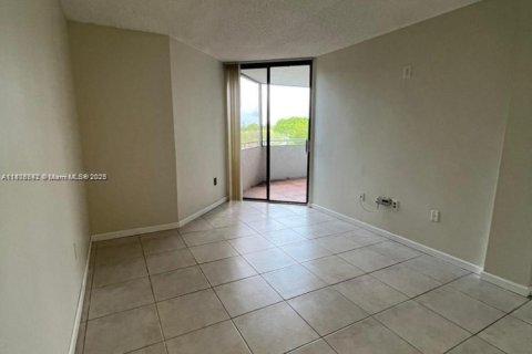 Condo in Miami, Florida, 1 bedroom  № 1921737 - photo 8