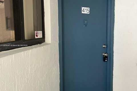 Condo in Miami, Florida, 1 bedroom  № 1921737 - photo 3