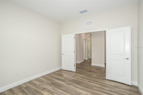 House in Dade City, Florida 4 bedrooms, 212.65 sq.m. № 2150180 - photo 22