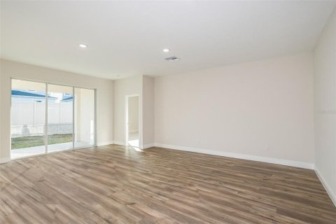 House in Dade City, Florida 4 bedrooms, 212.65 sq.m. № 2150180 - photo 3