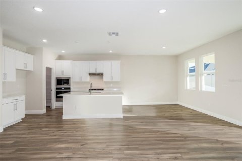 House in Dade City, Florida 4 bedrooms, 212.65 sq.m. № 2150180 - photo 14
