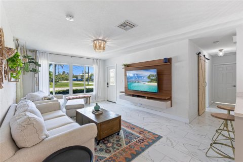 Villa ou maison à vendre à Wilton Manors, Floride: 3 chambres, 155.98 m2 № 2194132 - photo 3