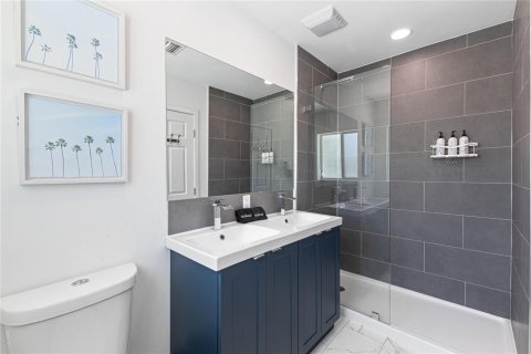 Villa ou maison à vendre à Wilton Manors, Floride: 3 chambres, 155.98 m2 № 2194132 - photo 11