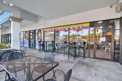 Propiedad comercial en venta en Coral Springs, Florida № 1944870 - foto 20