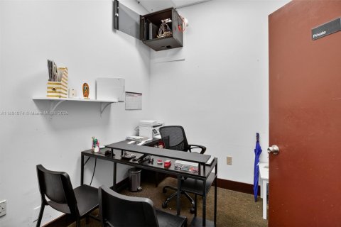 Propiedad comercial en venta en Coral Springs, Florida № 1944870 - foto 21