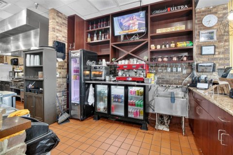Propiedad comercial en venta en Coral Springs, Florida № 1944870 - foto 5