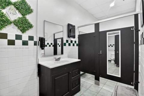Propiedad comercial en venta en Coral Springs, Florida № 1944870 - foto 23
