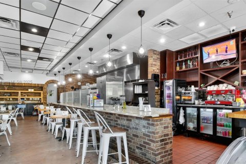 Propiedad comercial en venta en Coral Springs, Florida № 1944870 - foto 3