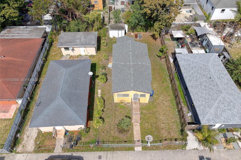 House in Miami, Florida 2 bedrooms, 77.39 sq.m. № 2038190 - photo 7