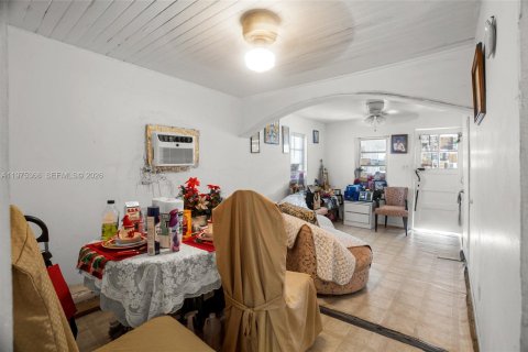 House in Miami, Florida 2 bedrooms, 77.39 sq.m. № 2038190 - photo 18