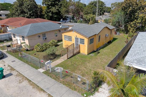 House in Miami, Florida 2 bedrooms, 77.39 sq.m. № 2038190 - photo 5