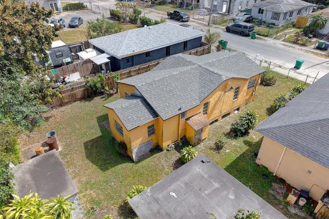 House in Miami, Florida 2 bedrooms, 77.39 sq.m. № 2038190 - photo 11