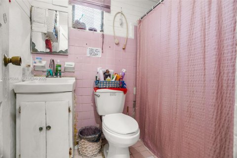 House in Miami, Florida 2 bedrooms, 77.39 sq.m. № 2038190 - photo 24