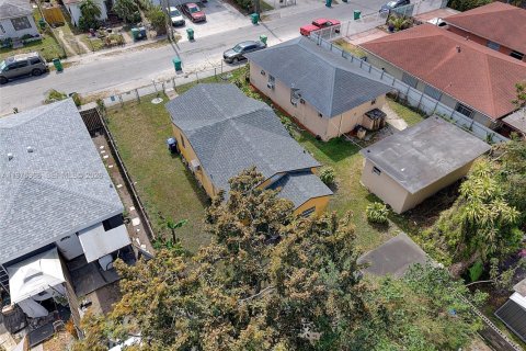 House in Miami, Florida 2 bedrooms, 77.39 sq.m. № 2038190 - photo 15