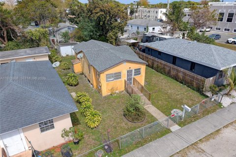 House in Miami, Florida 2 bedrooms, 77.39 sq.m. № 2038190 - photo 6