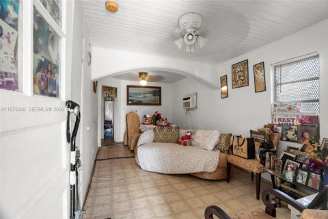 House in Miami, Florida 2 bedrooms, 77.39 sq.m. № 2038190 - photo 17