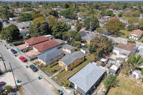 House in Miami, Florida 2 bedrooms, 77.39 sq.m. № 2038190 - photo 13