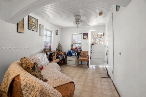 House in Miami, Florida 2 bedrooms, 77.39 sq.m. № 2038190 - photo 19