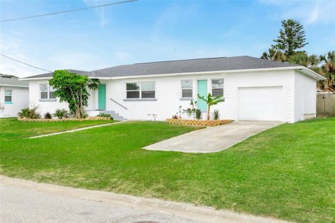House in Daytona Beach, Florida 3 bedrooms, 145.67 sq.m. № 1518753 - photo 1