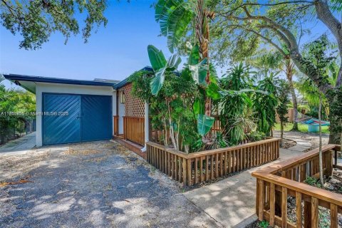 House in Hallandale Beach, Florida 3 bedrooms, 129.6 sq.m. № 1707201 - photo 21