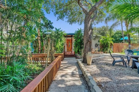 House in Hallandale Beach, Florida 3 bedrooms, 129.6 sq.m. № 1707201 - photo 1