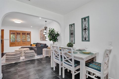 House in Hallandale Beach, Florida 3 bedrooms, 129.6 sq.m. № 1707201 - photo 26
