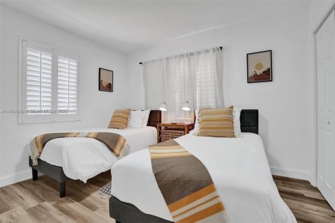 House in Hallandale Beach, Florida 3 bedrooms, 129.6 sq.m. № 1707201 - photo 14