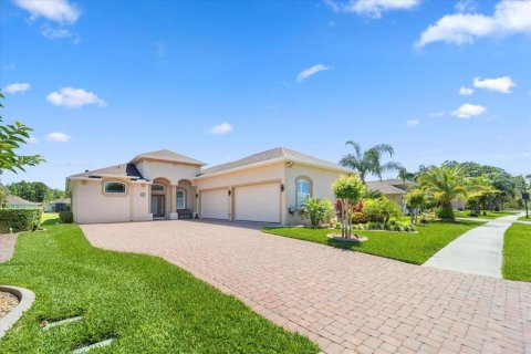 House in Palm Coast, Florida 4 bedrooms, 185.15 sq.m. № 1815701 - photo 2