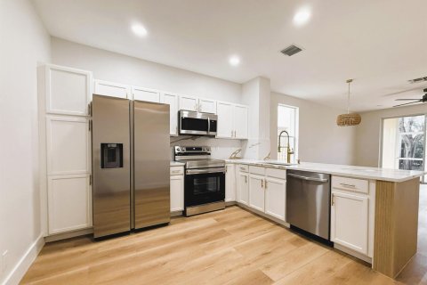 Townhouse in Boynton Beach, Florida 2 bedrooms, 139.54 sq.m. № 2259890 - photo 3