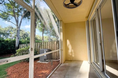 Townhouse in Boynton Beach, Florida 2 bedrooms, 139.54 sq.m. № 2259890 - photo 24