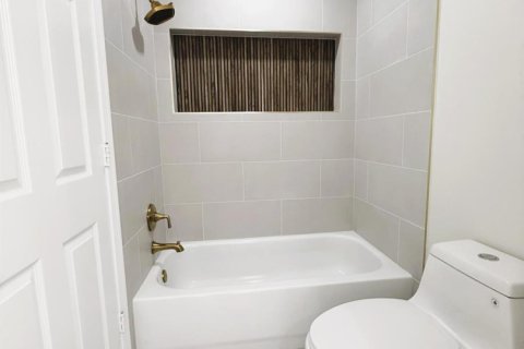 Townhouse in Boynton Beach, Florida 2 bedrooms, 139.54 sq.m. № 2259890 - photo 12