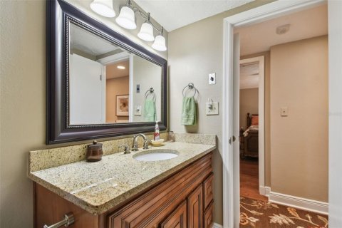 Condo in Palm Harbor, Florida, 2 bedrooms  № 1549436 - photo 22