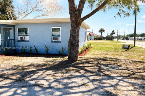 Apartment in St. Lucie, Florida 2 bedrooms, 111.48 sq.m. № 2386906 - photo 12