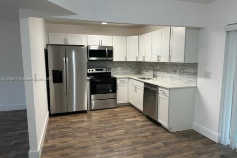 Adosado en Sunrise, Florida 3 dormitorios, 118.54 m2 № 2084476