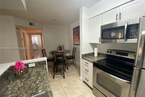 Condo in Pompano Beach, Florida, 2 bedrooms  № 1774251 - photo 2