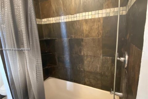 Condo in Pompano Beach, Florida, 2 bedrooms  № 1774251 - photo 4