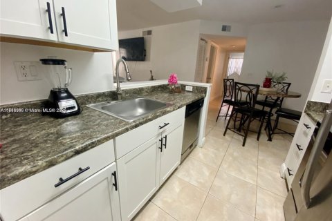 Condo in Pompano Beach, Florida, 2 bedrooms  № 1774251 - photo 3