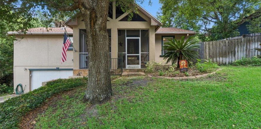House in Apopka, Florida 3 bedrooms, 213.68 sq.m. № 2225806
