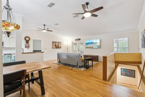 House in Apopka, Florida 3 bedrooms, 213.68 sq.m. № 2225806 - photo 8