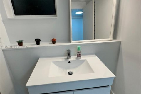 Купить кондоминиум в Норт-Майами-Бич, Флорида 1 спальня, 59.83м2, № 2036146 - фото 12