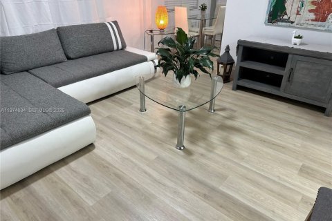 Купить кондоминиум в Норт-Майами-Бич, Флорида 1 спальня, 59.83м2, № 2036146 - фото 3