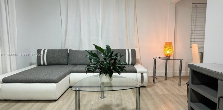 Кондоминиум с 1 спальней в Норт-Майами-Бич, Флорида № 2036146