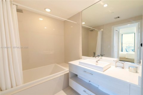 Condominio en alquiler en Miami, Florida, 1 dormitorio, 79.06 m2 № 2025305 - foto 15