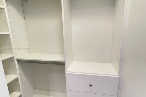 Condominio en alquiler en Miami, Florida, 1 dormitorio, 79.06 m2 № 2025305 - foto 16